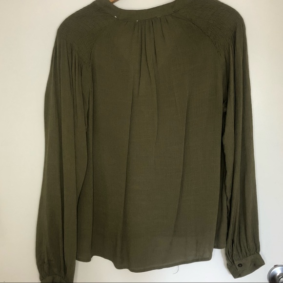 NWT All in Favor Olive Green Long Sleeve V-neck Blouse - medium - Picture 5 of 9